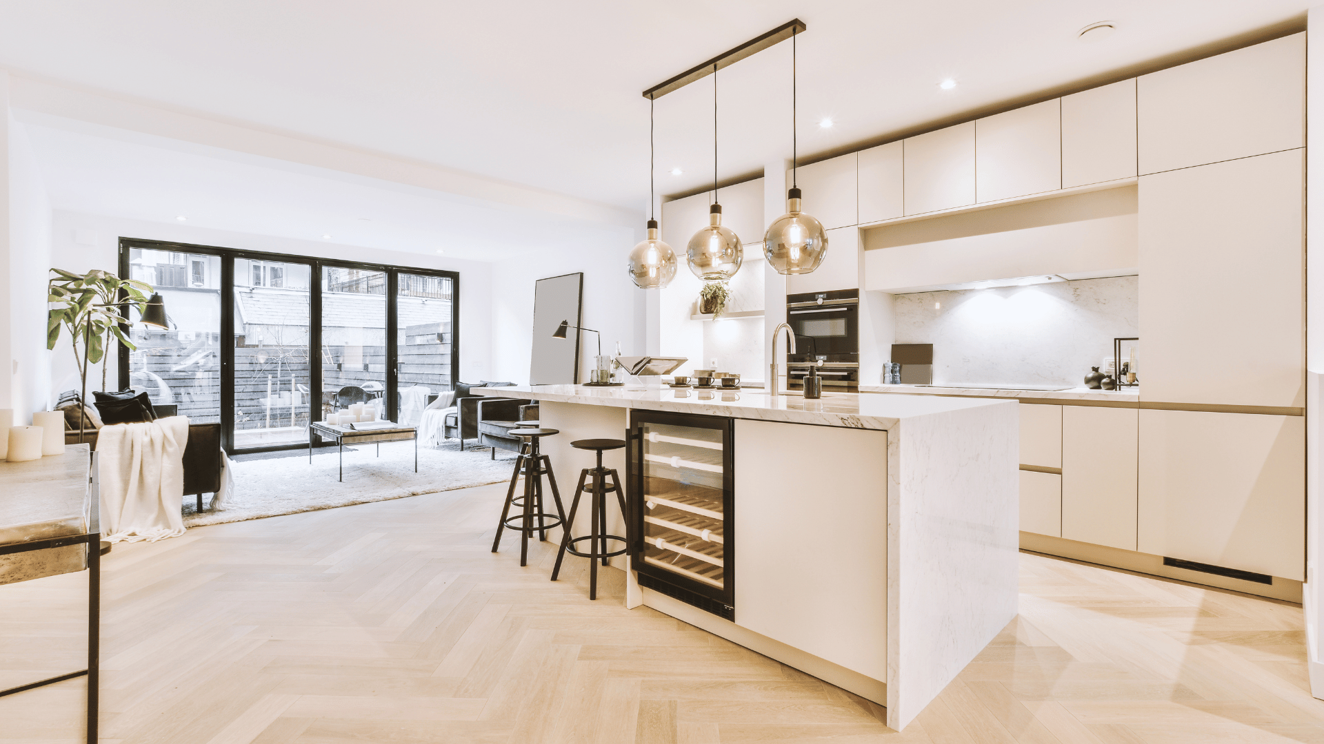 parquet flotante en cocina: cocina moderna con suelo de parquet